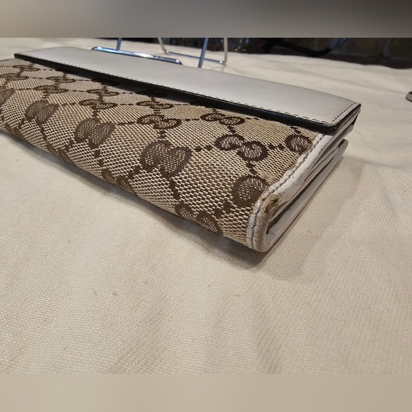 Vintage Gucci Wallet with Heart Detail - Picture 9 of 15